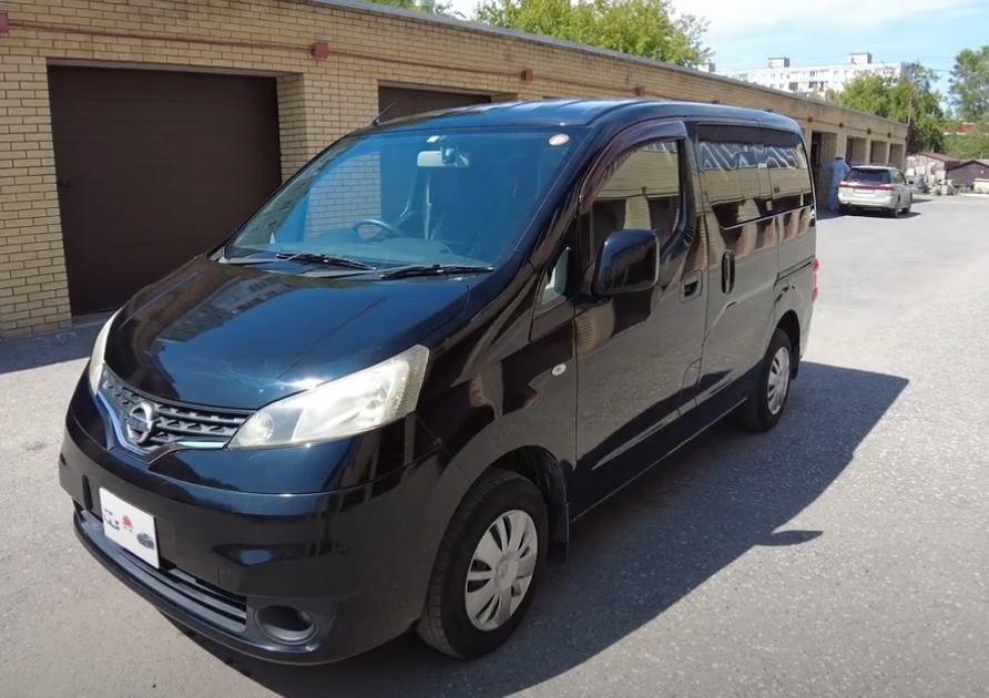 Минивэн Nissan Cargo Van